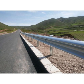 阿勒泰地区公路波形护栏工程